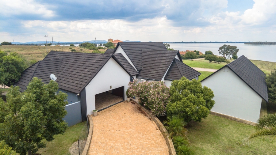 5 Bedroom Property for Sale in Oranjeville Free State